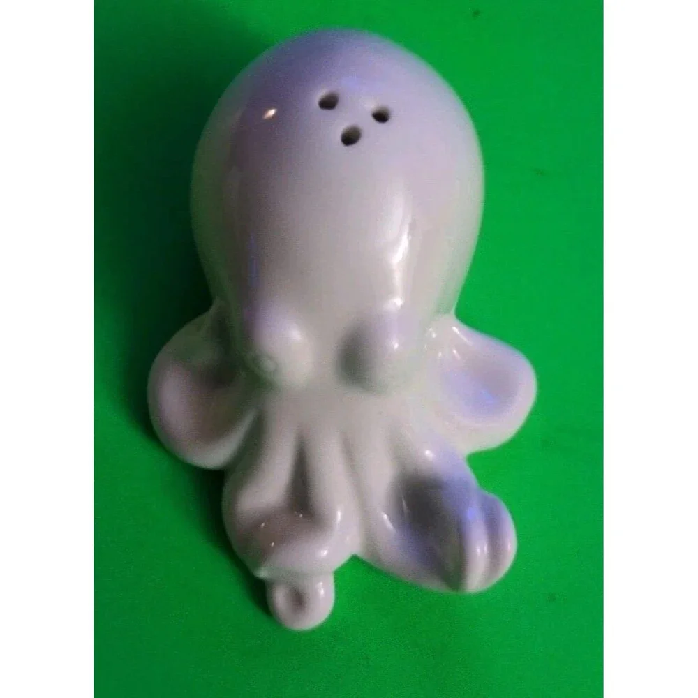 Octopi Salt And Pepper Shakers New In Box